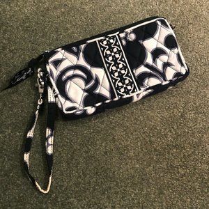 Vera Bradley Wristlet Black & White